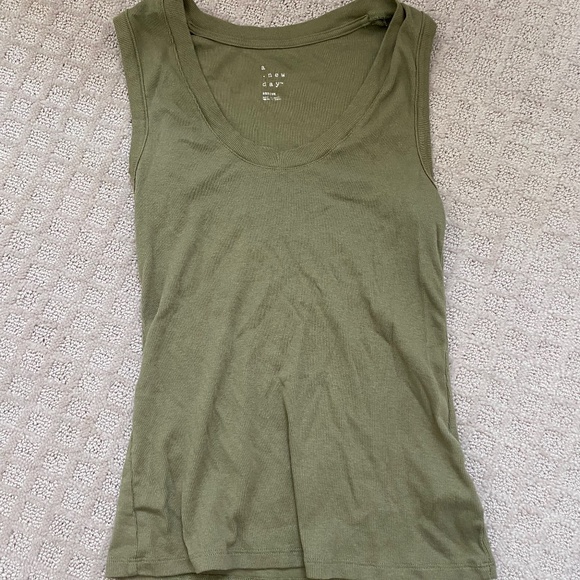 M Green Tank Top - Picture 1 of 2